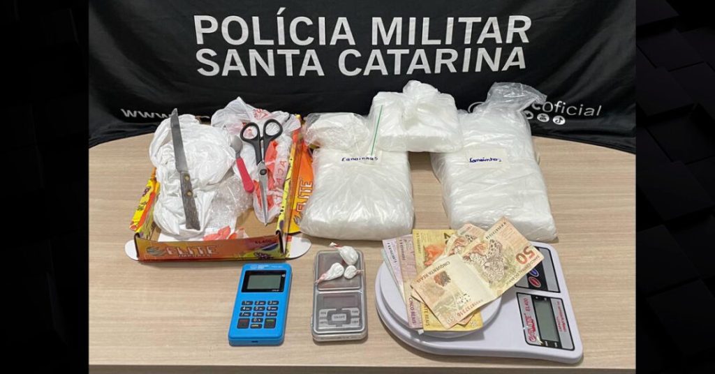 PM apreende cocaína na cueca e na casa de suspeito em Canoinhas