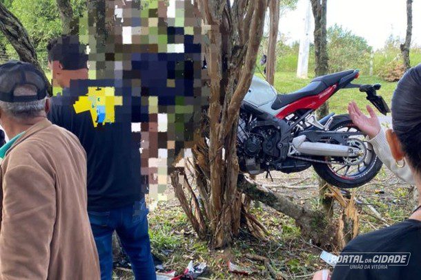 Motociclista Fica Em Estado Grave Ap S Colidir Rvore Em Palmeira