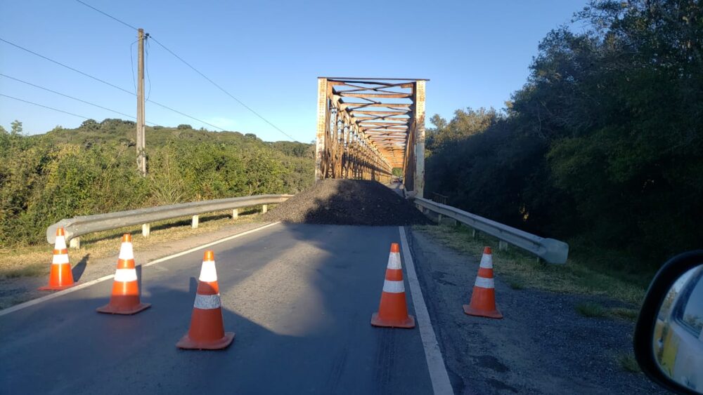 Por risco de desabamento, ponte é interditada na PR-427, entre Lapa e Campo do Tenente