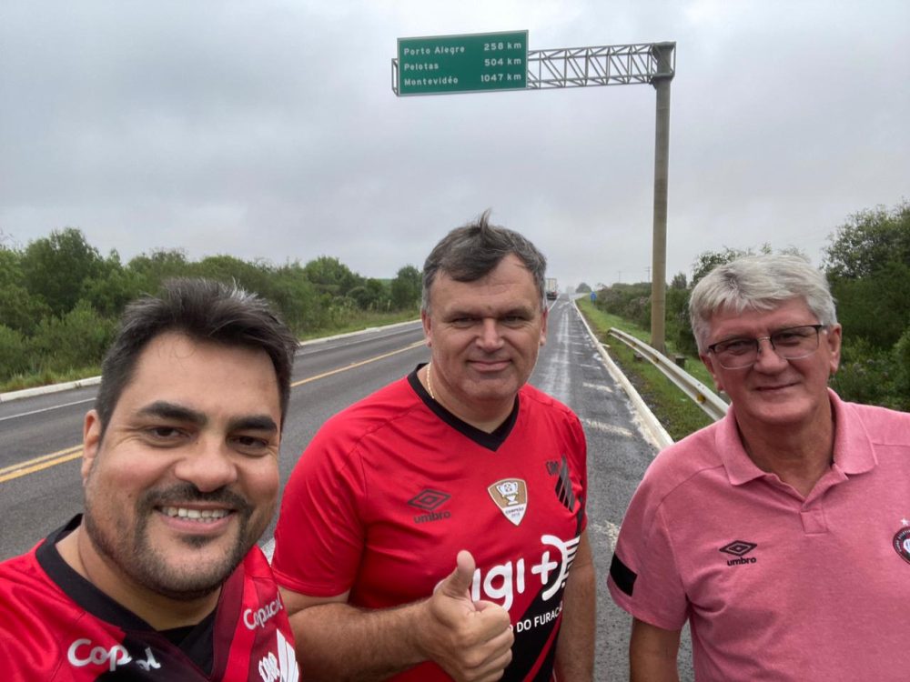 São-mateuenses percorrem mais de 1500 km para acompanhar a final do Athletico no Uruguai