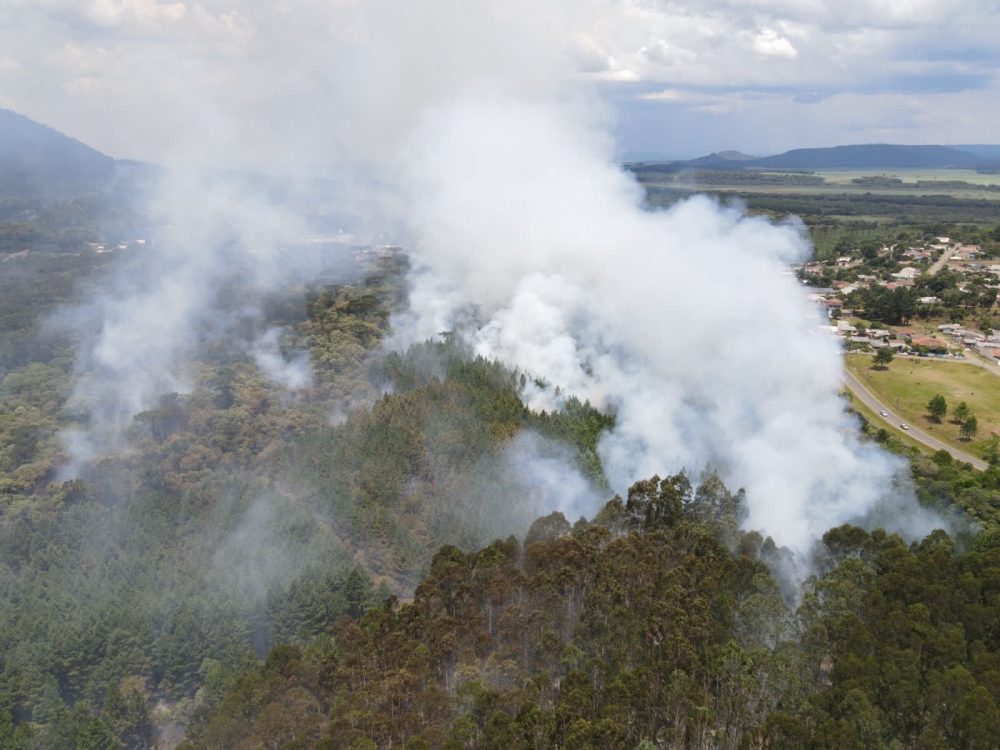 Bombeiros de São Mateus do Sul prestam apoio no combate de incêndios ambientais em União da Vitória