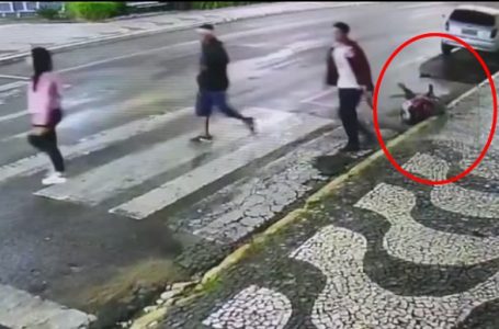 Vídeo mostra jovem sendo agredido por várias pessoas no centro de Palmeira
