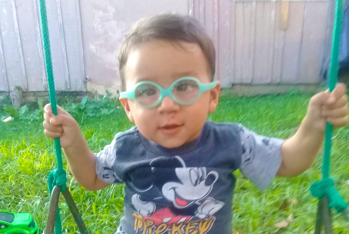 Família de São João do Triunfo busca ajuda para comprar novo óculos para menino de 1 ano