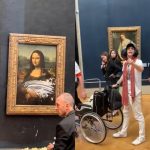 Homem disfarçado ataca quadro da Mona Lisa no Museu do Louvre