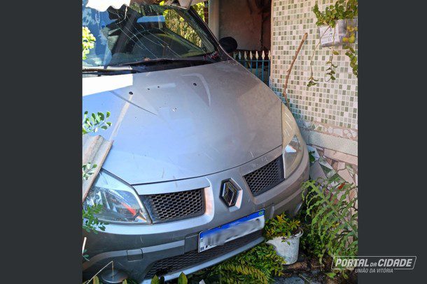 Carro Invade Casa Após Motorista Perder O Controle Da Direção Em União Da Vitória Portal Rdx 